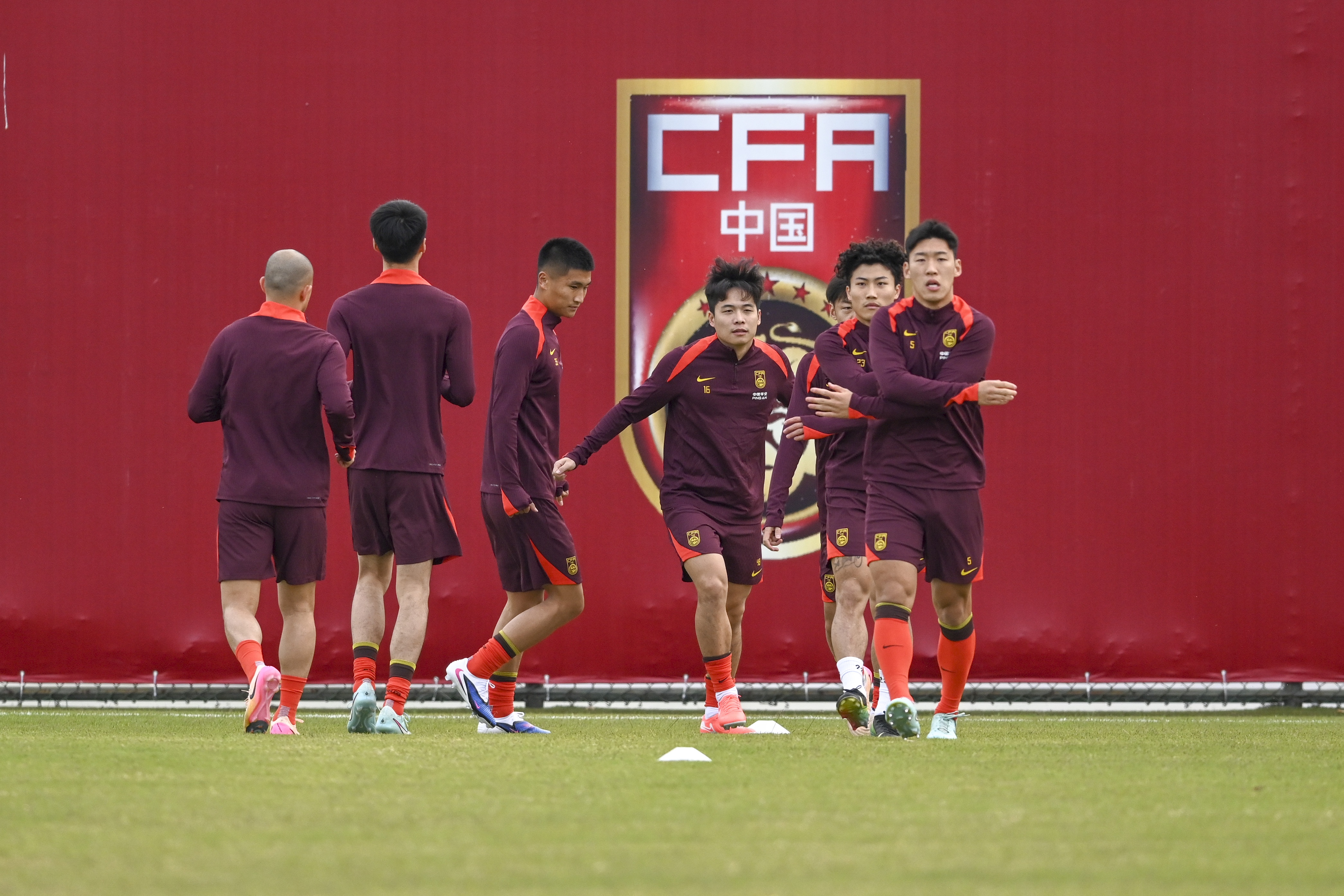 世界杯官方客户端下载-足球报：国足6月有机会与强队热身，FIFA意图打开中国市场